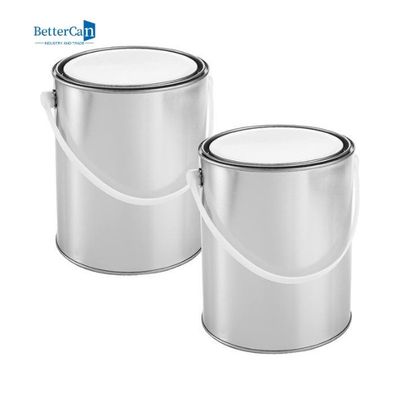 古いペンキの錫の長方形を5リットルの空のクォートのサイズのペンキの缶リサイクルしなさい